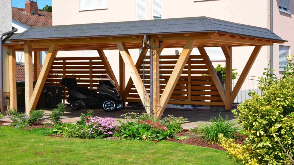 Een carport gemaakt van hout.