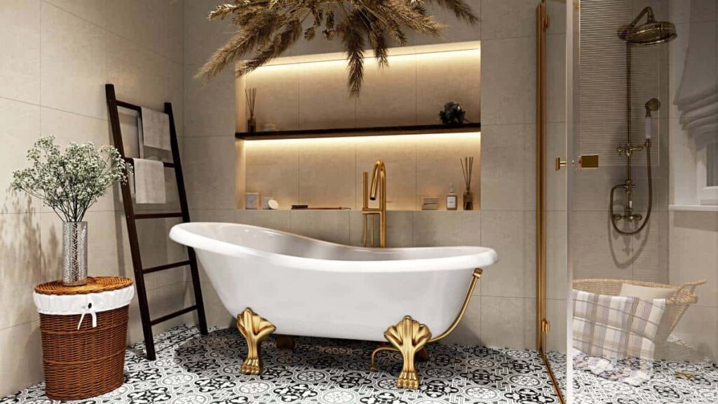 Een luxe badkamer met gouden kraan en gouden elementen. 